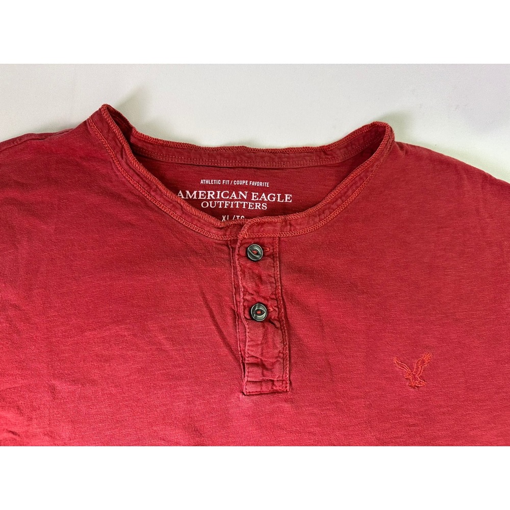 American Eagle Men's XL Red Henley Shirt Athletic Fit Short Sleeve‎ Slub Cotton